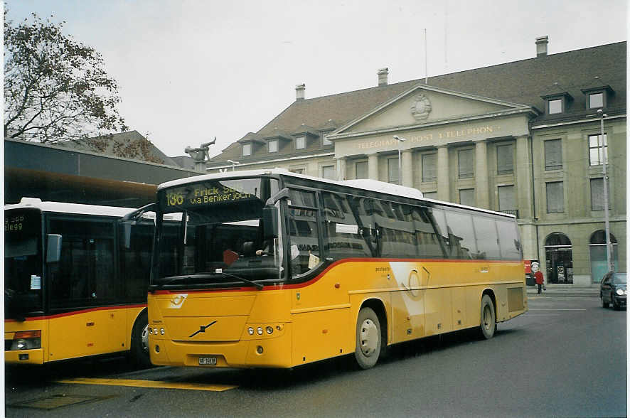 (072'729) - Brem, Wlflinswil - AG 14'618 - Volvo am 27. November 2004 beim Bahnhof Aarau