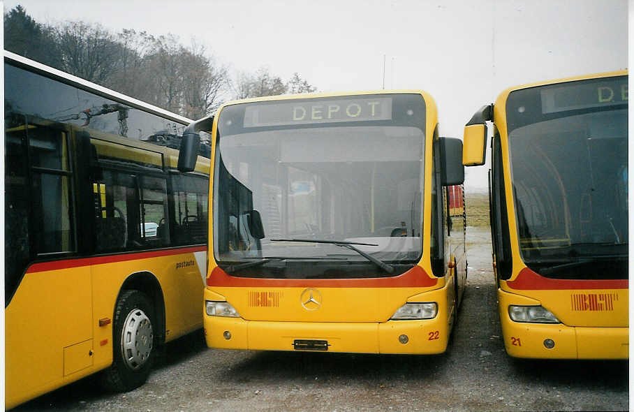 (072'927) - BLT Oberwil - Nr. 22 - Mercedes am 11. Dezember 2004 in Kloten, EvoBus