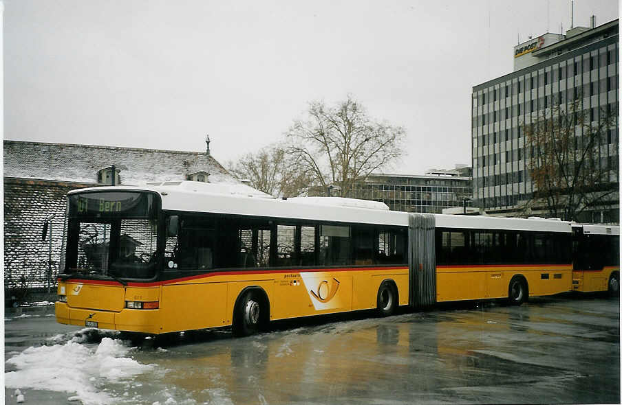 (073'333) - PostAuto Bern-Freiburg-Solothurn - Nr. 631/BE 614'089 - Volvo/Hess (ex P 27'731) am 20. Dezember 2004 in Bern, Postautostation