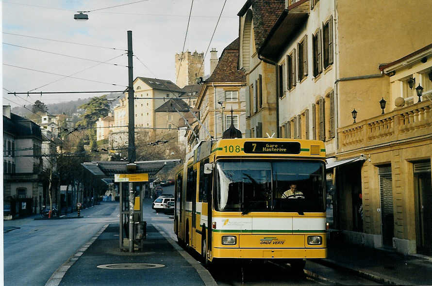 (073'533) - TN Neuchtel - Nr. 108 - NAW/Hess Gelenktrolleybus am 1. Januar 2005 in Neuchtel, Place Pury