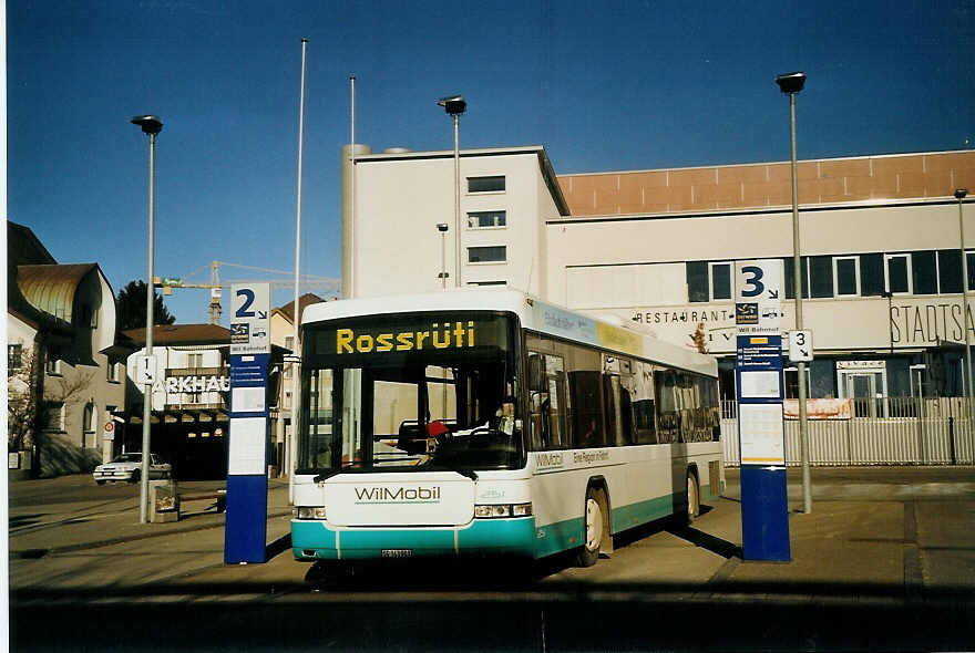 (073'831) - WilMobil, Wil - Nr. 251/SG 143'903 - Volvo/Hess (ex BOS Wil Nr. 22) am 8. Januar 2005 beim Bahnhof Wil