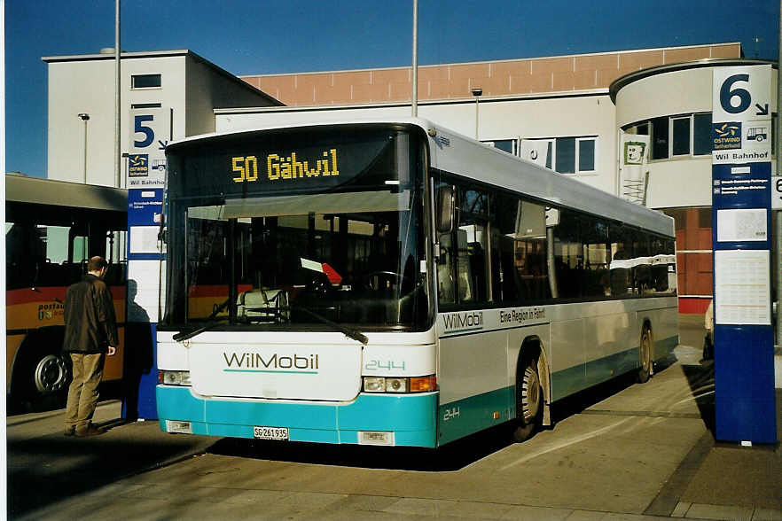 (073'904) - WilMobil, Wil - Nr. 244/SG 261'935 - Volvo/Hess (ex RTB Altsttten Nr. 34) am 8. Januar 2005 beim Bahnhof Wil