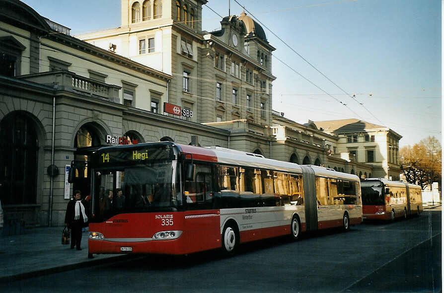 (073'926) - SW Winterthur - Nr. 335/ZH 730'335 - Solaris am 8. Januar 2005 beim Hauptbahnhof Winterthur