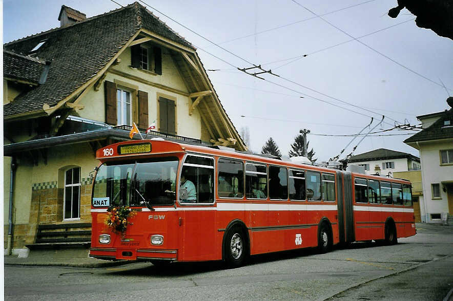 (074'105) - TN Neuchtel - Nr. 160 - FBW/Hess Gelenktrolleybus (ex Nr. 60) am 16. Januar 2005 in Neuchtel, La Coudre