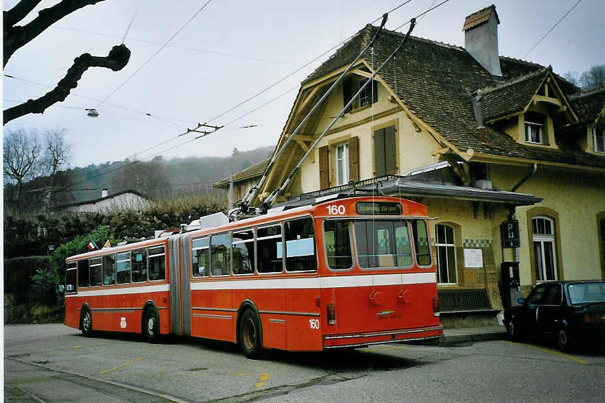 (074'106) - TN Neuchtel - Nr. 160 - FBW/Hess Gelenktrolleybus (ex Nr. 60) am 16. Januar 2005 in Neuchtel, La Coudre