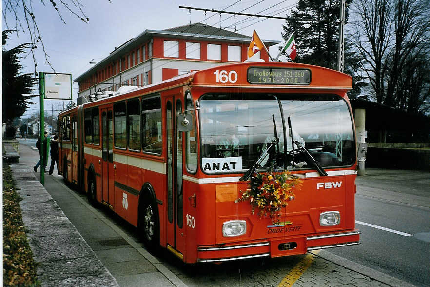 (074'110) - TN Neuchtel - Nr. 160 - FBW/Hess Gelenktrolleybus (ex Nr. 60) am 16. Januar 2005 in Neuchtel, Tivoli