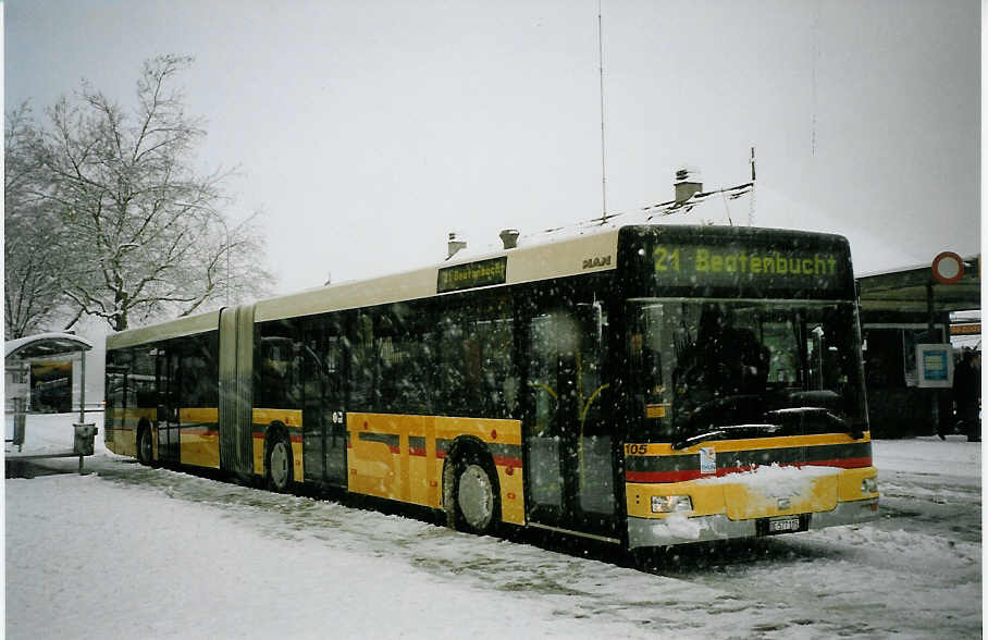 (074'318) - STI Thun - Nr. 105/BE 577'105 - MAN am 23. Januar 2005 beim Bahnhof Thun
