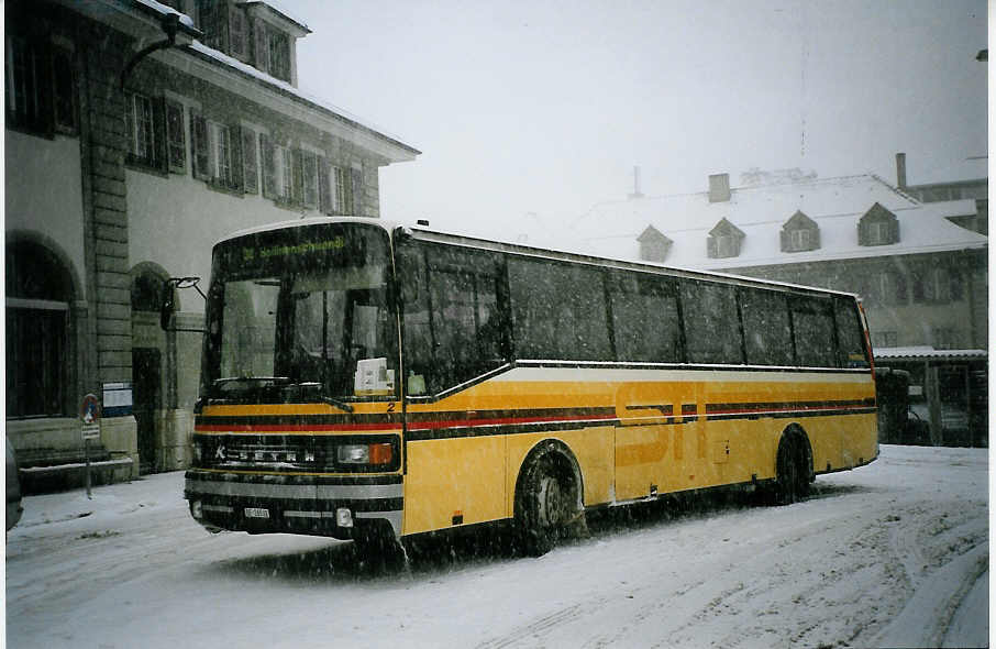 (074'326) - STI Thun - Nr. 2/BE 26'532 - Setra (ex ATGH Heiligenschwendi Nr. 2) am 24. Januar 2005 beim Bahnhof Thun
