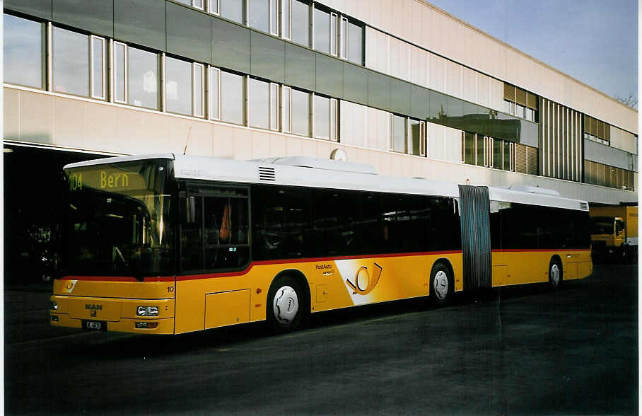(074'421) - Steiner, Ortschwaben - Nr. 10/BE 48'735 - MAN am 10. Februar 2005 in Bern, Postautostation