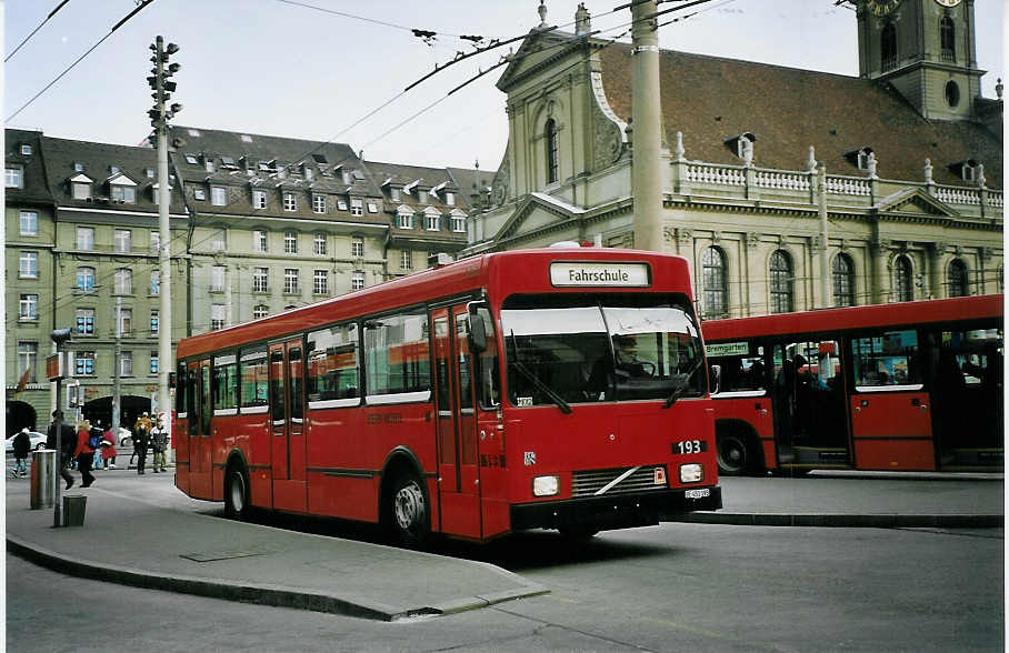 (074'432) - Bernmobil, Bern - Nr. 193/BE 451'193 - Volvo/Gangloff am 10. Februar 2005 beim Bahnhof Bern