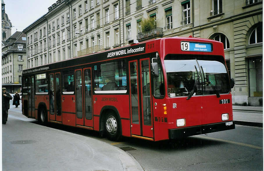 (074'507) - Bernmobil, Bern - Nr. 101/BE 500'101 - Volvo/R&J am 10. Februar 2005 beim Bahnhof Bern