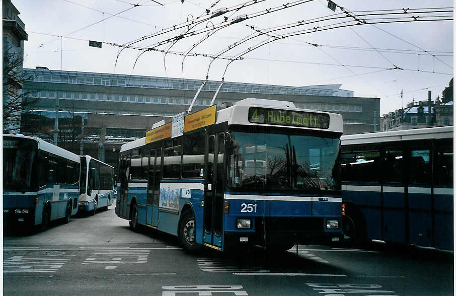(075'214) - VBL Luzern - Nr. 251 - NAW/Hess Trolleybus am 25. Februar 2005 beim Bahnhof Luzern