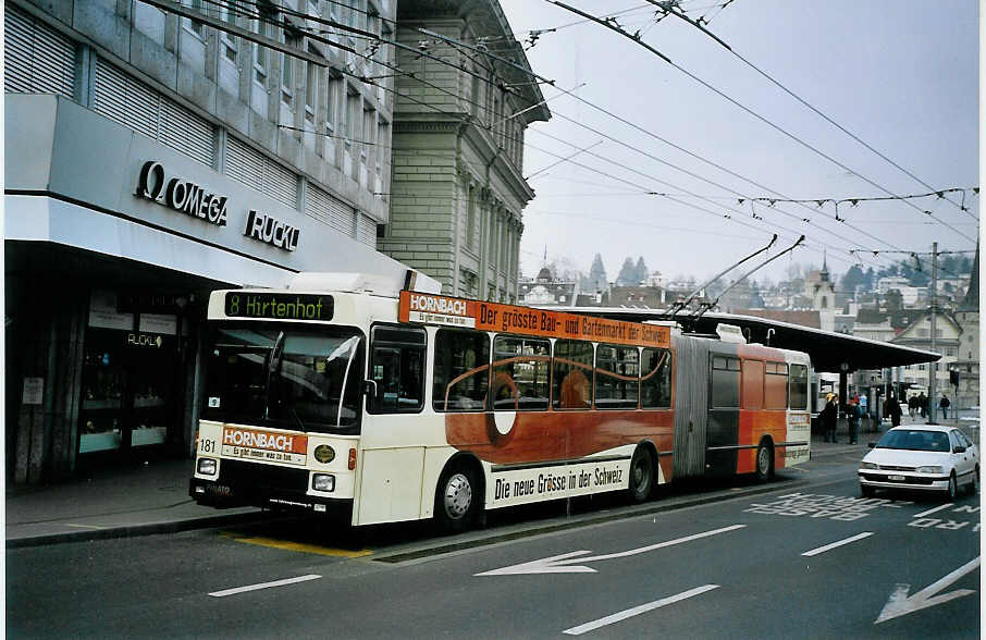 (075'227) - VBL Luzern - Nr. 181 - NAW/Hess Gelenktrolleybus am 25. Februar 2005 beim Bahnhof Luzern