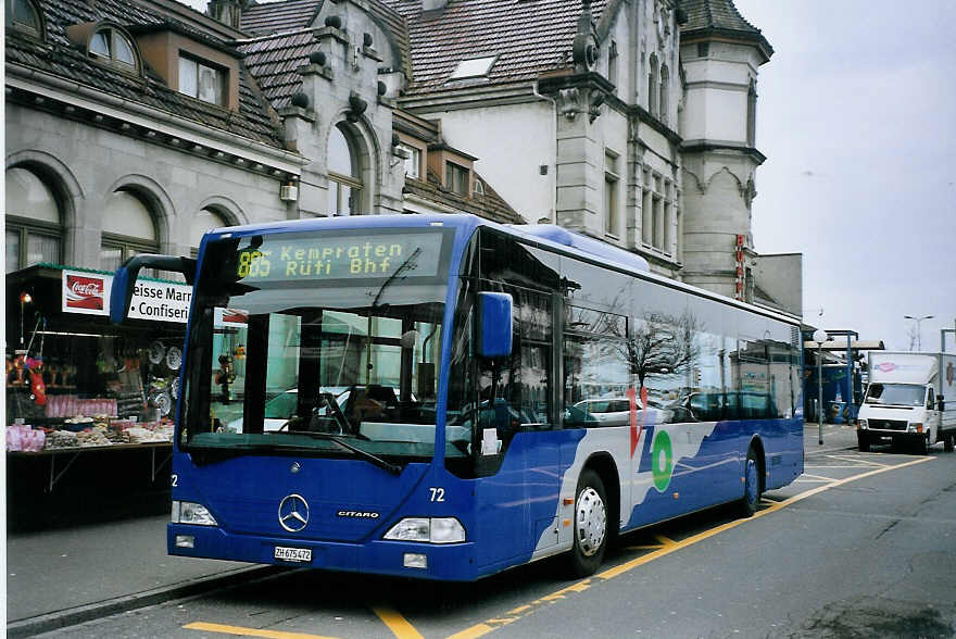 (075'906) - VZO Grningen - Nr. 72/ZH 675'472 - Mercedes am 31. Mrz 2005 beim Bahnhof Rapperswil