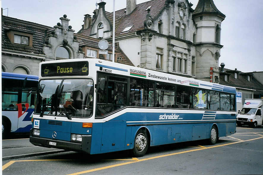 (075'909) - Schneider, Ermenswil - Nr. 4/SG 55'299 - Mercedes am 31. Mrz 2005 beim Bahnhof Rapperswil