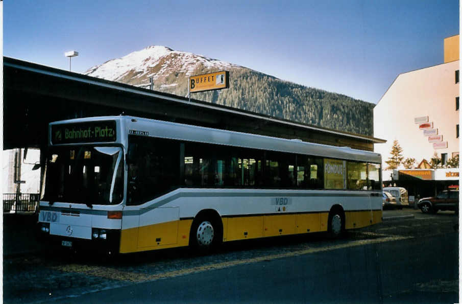 (076'722) - VBD Davos - Nr. 7/GR 53'473 - Mercedes am 26. Mai 2005 beim Bahnhof Davos-Dorf