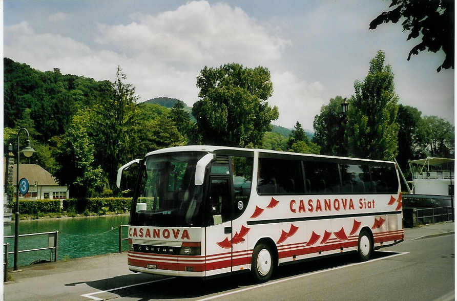 (077'335) - Casanova, Siat - GR 64'304 - Setra am 10. Juni 2005 bei der Schifflndte Thun