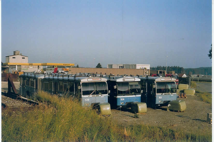 (077'430) - VBL Luzern - Nr. 109 + 104 + 101 - Volvo/Hess am 18. Juni 2005 in Hindelbank, Landi