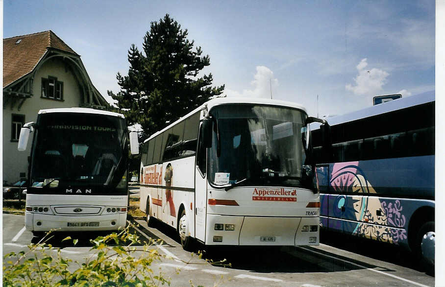(078'132) - Tracar, Appenzell - AI 635 - Bova am 26. Juni 2005 beim Bahnhof Interlaken West