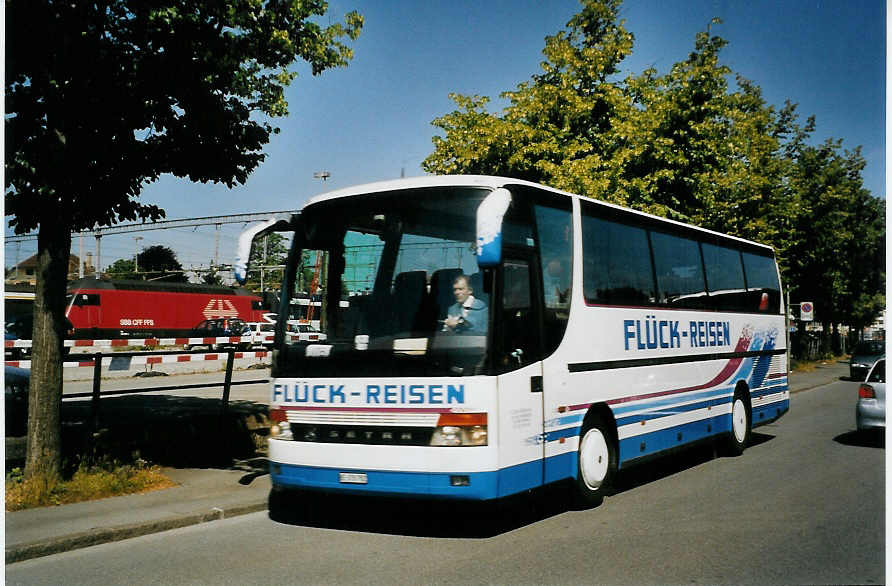 (078'135) - Flck, Brienz - BE 378'782 - Setra am 27. Juni 2005 bei der Schifflndte Thun