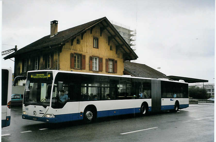 (078'332) - VBL Luzern - Nr. 143/LU 199'443 - Mercedes am 11. Juli 2005 beim Bahnhof Littau