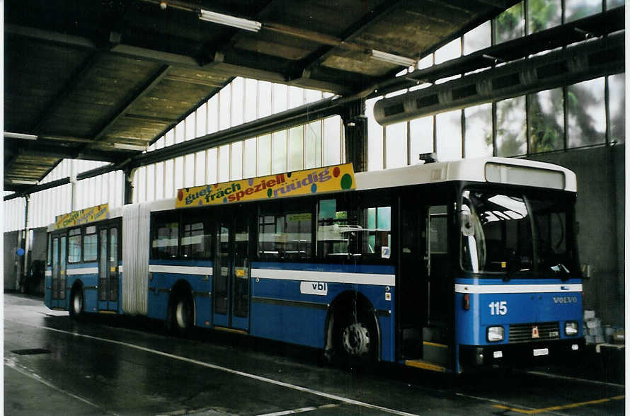 (078'505) - VBL Luzern - Nr. 115/LU 15'009 - Volvo/R&J am 11. Juli 2005 in Luzern, Depot