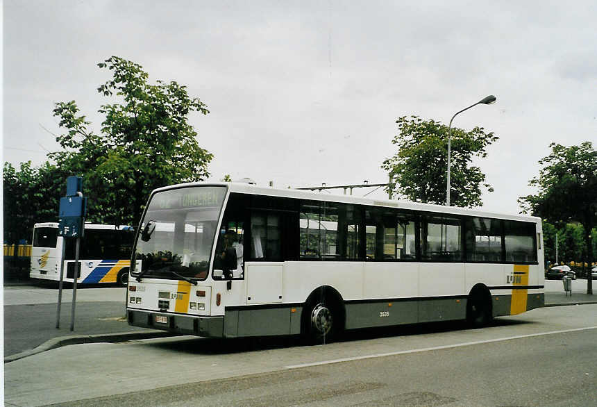(079'007) - Aus Belgien: De Lijn, Mechelen - Nr. 3535/BTF-818 - Van Hool am 23. Juli 2005 beim Bahnhof Maastricht
