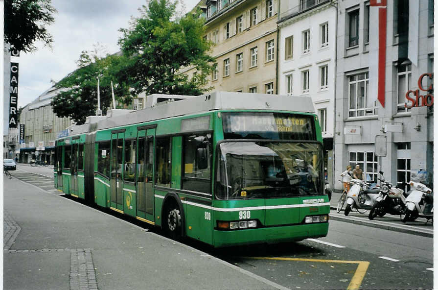 (079'305) - BVB Basel - Nr. 930 - Neoplan Gelenktrolleybus am 30. Juli 2005 in Basel, Claraplatz