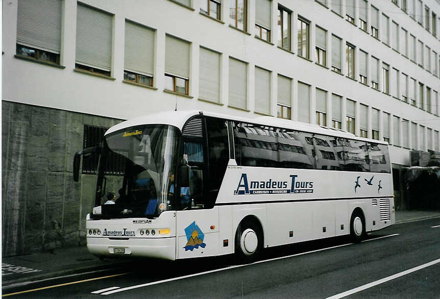 (079'320) - Amadeus, Visp - Nr. 3/VS 196'299 - Neoplan am 30. Juli 2005 in Basel, Schifflnde
