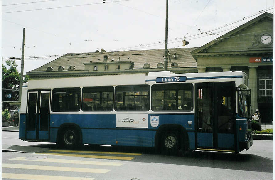 (079'407) - Binggeli, Studen - BE 20'044 - Volvo/Lauber (ex SBC Chur Nr. 16; ex Roth, Chur Nr. 29) am 13. August 2005 beim Bahnhof Biel
