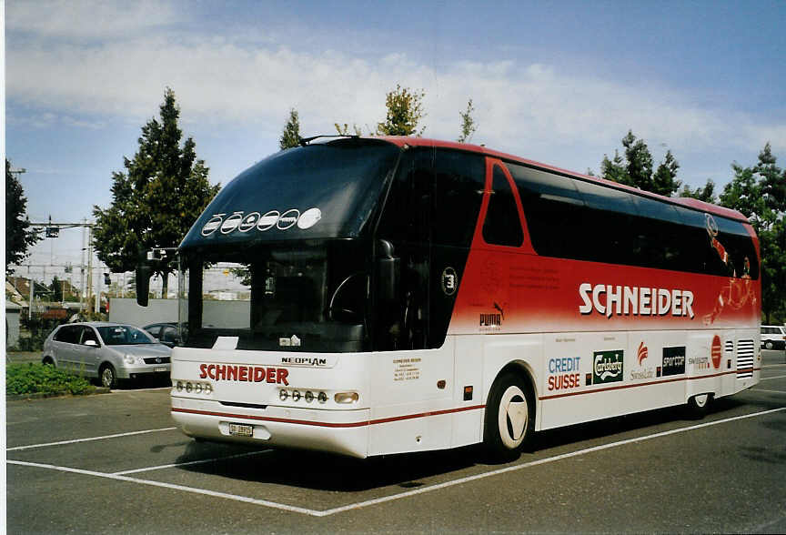 (080'414) - Schneider, Langendorf - SO 28'915 - Neoplan am 16. September 2005 in Thun, Seestrasse