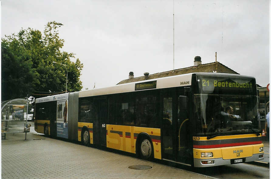 (080'419) - STI Thun - Nr. 103/BE 577'103 - MAN am 17. September 2005 beim Bahnhof Thun