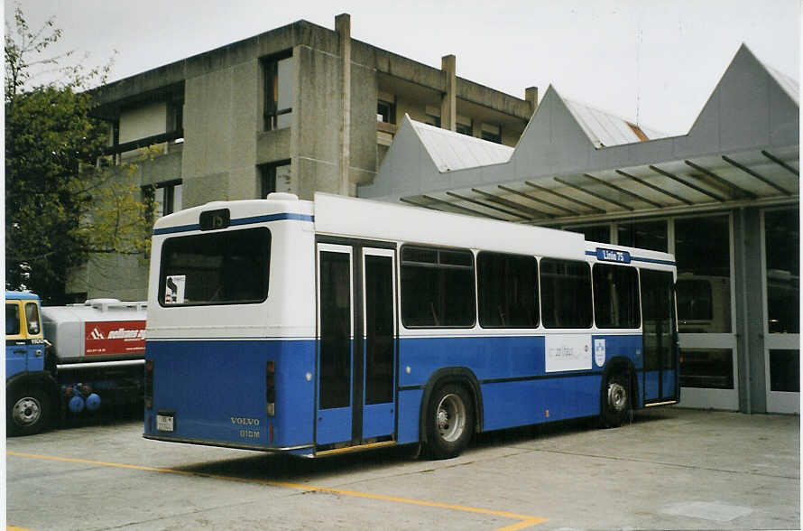 (080'433) - Binggeli, Studen - BE 20'044 - Volvo/Lauber (ex SBC Chur Nr. 16; ex Roth, Chur Nr. 29) am 19. September 2005 in Thun, Garage STI