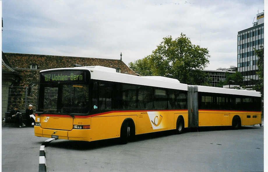 (080'615) - PostAuto Bern-Freiburg-Solothurn - Nr. 612/BE 614'090 - Volvo/Hess (ex P 27'732) am 1. Oktober 2005 in Bern, Postautostation