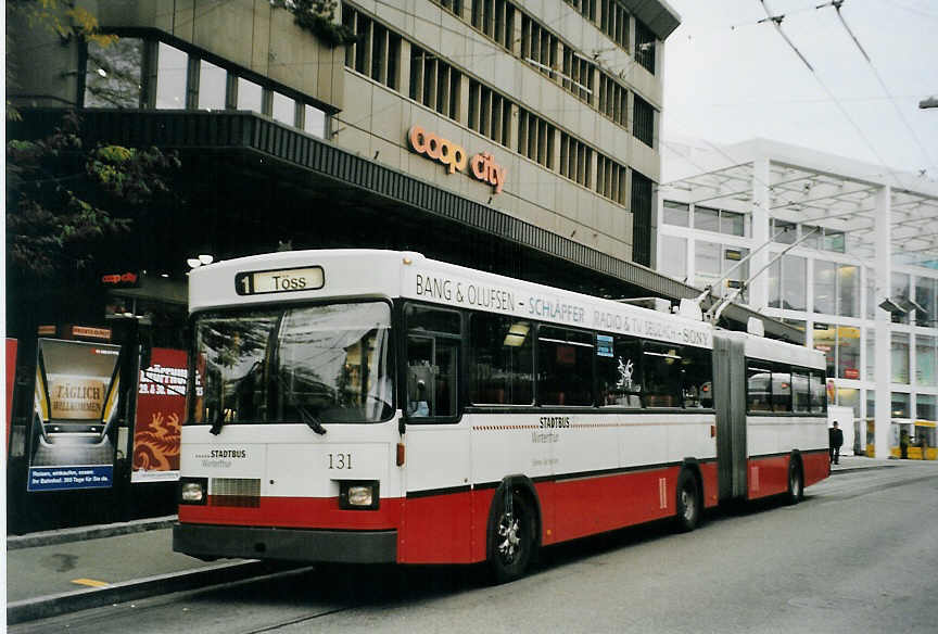 (080'918) - SW Winterthur - Nr. 131 - Saurer/FHS Gelenktrolleybus am 18. Oktober 2005 beim Hauptbahnhof Winterthur