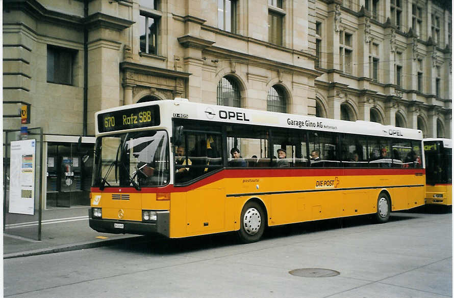 (080'933) - Moser, Flaach - Nr. 10/ZH 332'491 - Mercedes (ex Nr. 7; ex P 25'292) am 18. Oktober 2005 beim Hauptbahnhof Winterthur