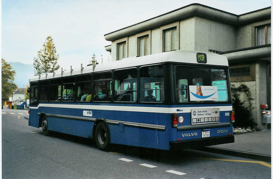 (081'228) - VBL Luzern - Nr. 552/LU 15'730 - Volvo/Hess (ex Nr. 61) am 21. Oktober 2005 beim Bahnhof Littau
