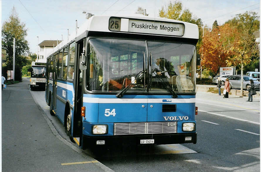 (081'303) - VBL Luzern - Nr. 54/LU 15'054 - Volvo/Hess am 21. Oktober 2005 in Luzern, Brelstrasse