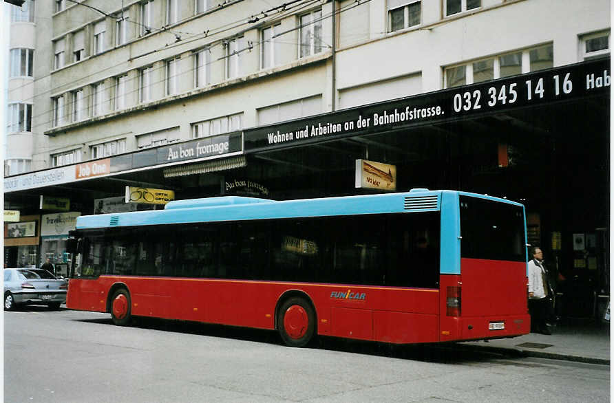 (081'437) - Funi-Car, Biel - Nr. 6/BE 99'306 - MAN am 12. November 2005 beim Bahnhof Biel