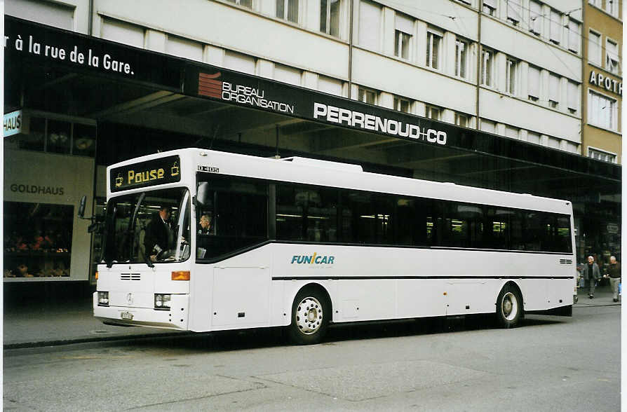(081'503) - Funi-Car, Biel - Nr. 1/BE 117'301 - Mercedes am 12. November 2005 beim Bahnhof Biel