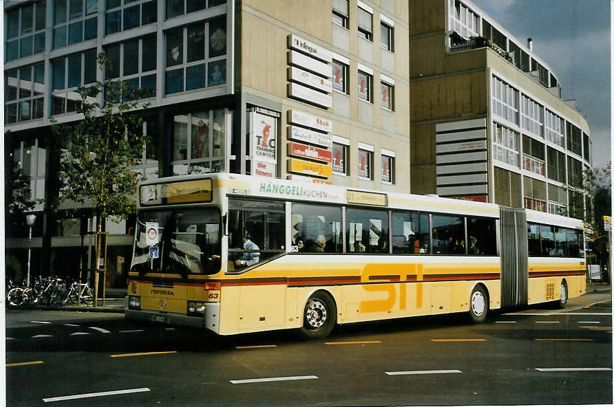 (081'525) - STI Thun - Nr. 63/BE 433'663 - Mercedes am 18. November 2005 beim Bahnhof Thun