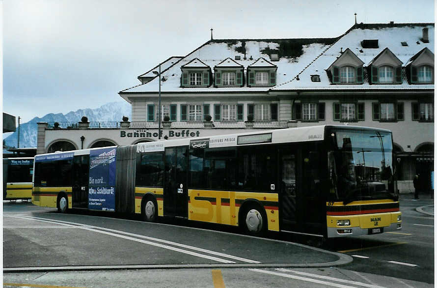 (081'616) - STI Thun - Nr. 87/BE 572'087 - MAN am 27. November 2005 beim Bahnhof Thun