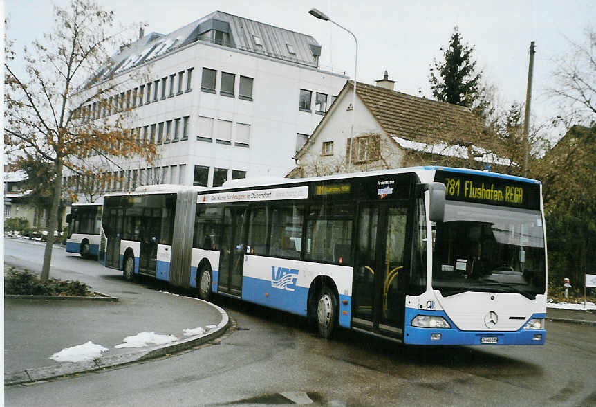 (081'623) - Welti-Furrer, Zrich - Nr. 85/ZH 661'185 - Mercedes am 28. November 2005 beim Bahnhof Glattbrugg