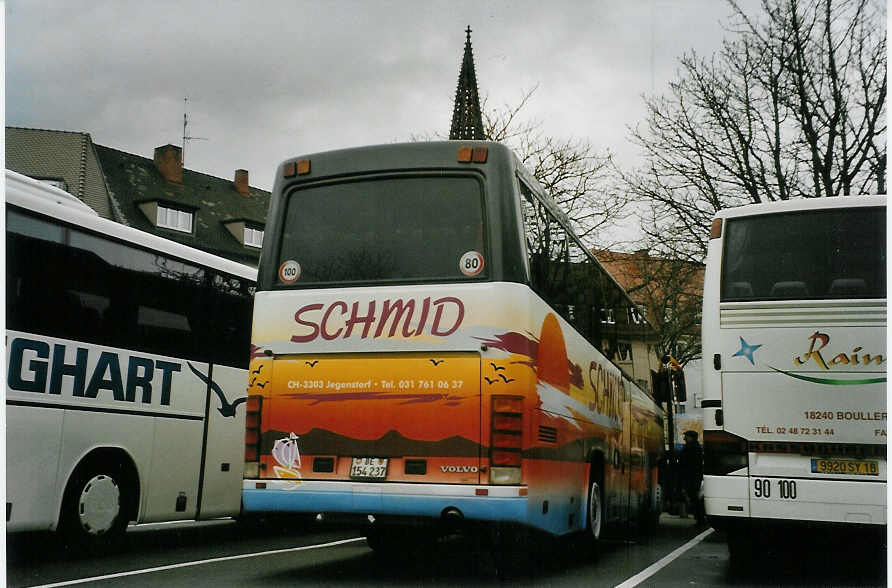 (081'704) - Aus der Schweiz: Schmid, Jegenstorf - BE 154'237 - Volvo am 3. Dezember 2005 in Freiburg, Karlsplatz