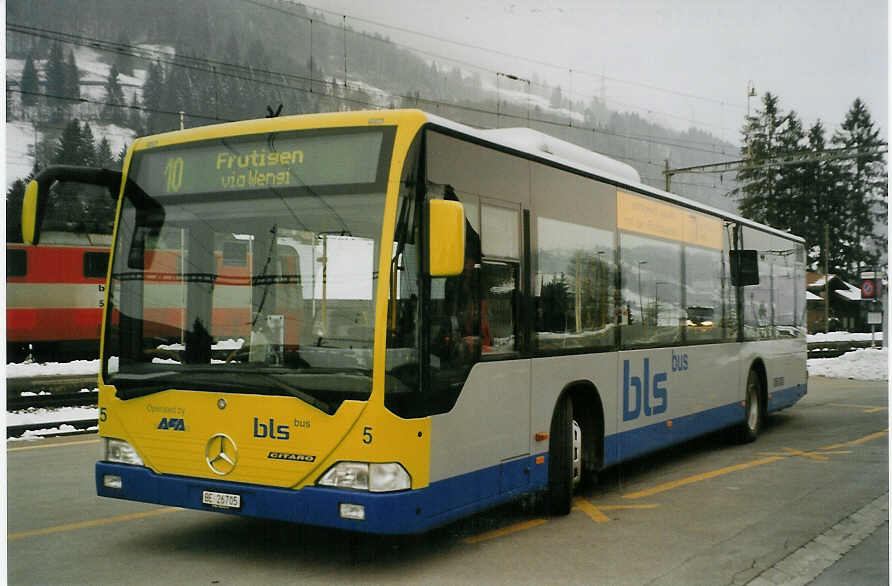 (081'823) - AFA Adelboden - Nr. 5/BE 26'705 - Mercedes am 12. Dezember 2005 beim Bahnhof Reichenbach