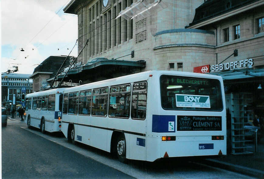 (081'920) - TL Lausanne - Nr. 915 - Lanz+Marti/Hess Personenanhnger am 18. Dezember 2005 beim Bahnhof Lausanne