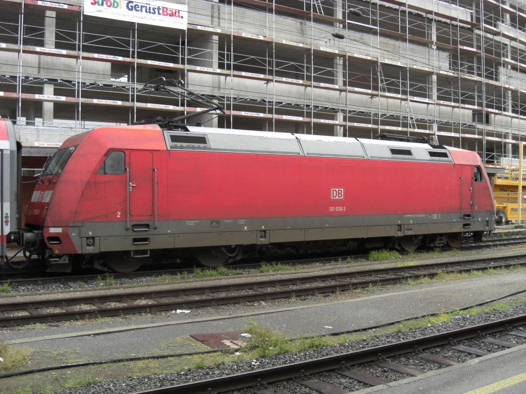 101 026-3 im Salzburger Hauptbahnhof. Aufgenommen am 23. August 2008.