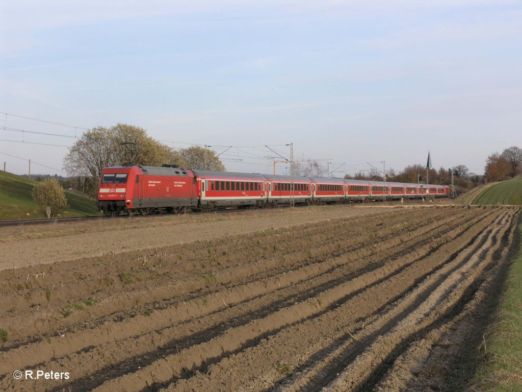 101 051-1 schiebt RE4039 Ingolstadt - M�nchen bei Fahlenbach. 24.03.11