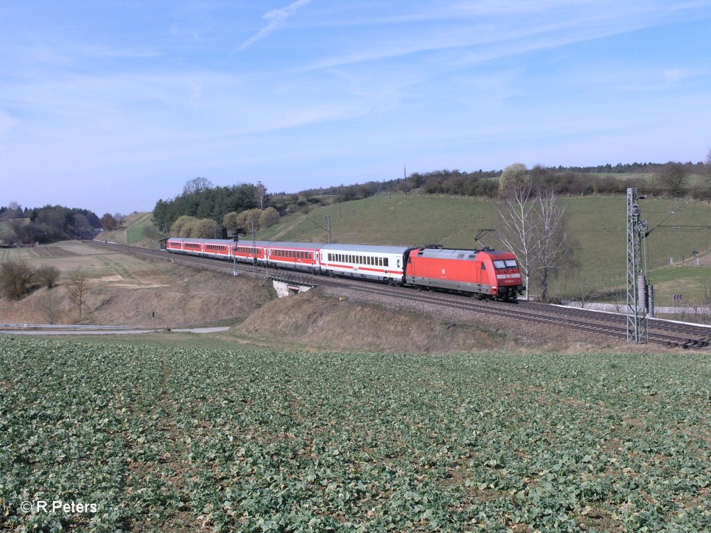 101 054-5 schiebt den RE 4012 nach N�rnberg bei Fahlenbach. 24.03.11