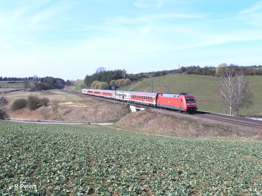 101 062-8 als RE4013 N�rnberg -M�nchen bei Fahlenbach. 24.03.11